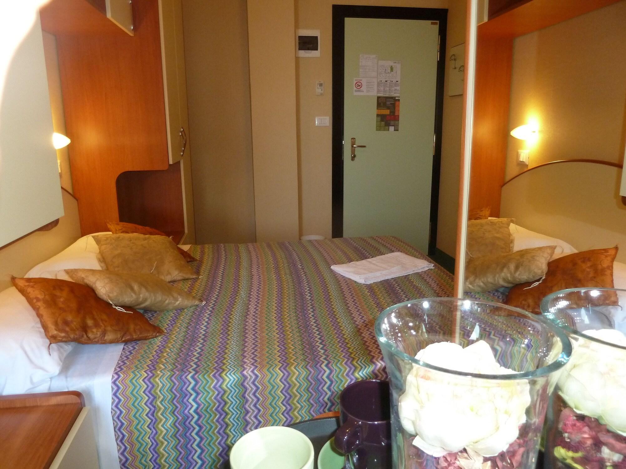 Hotel Crosal Rimini Exterior photo