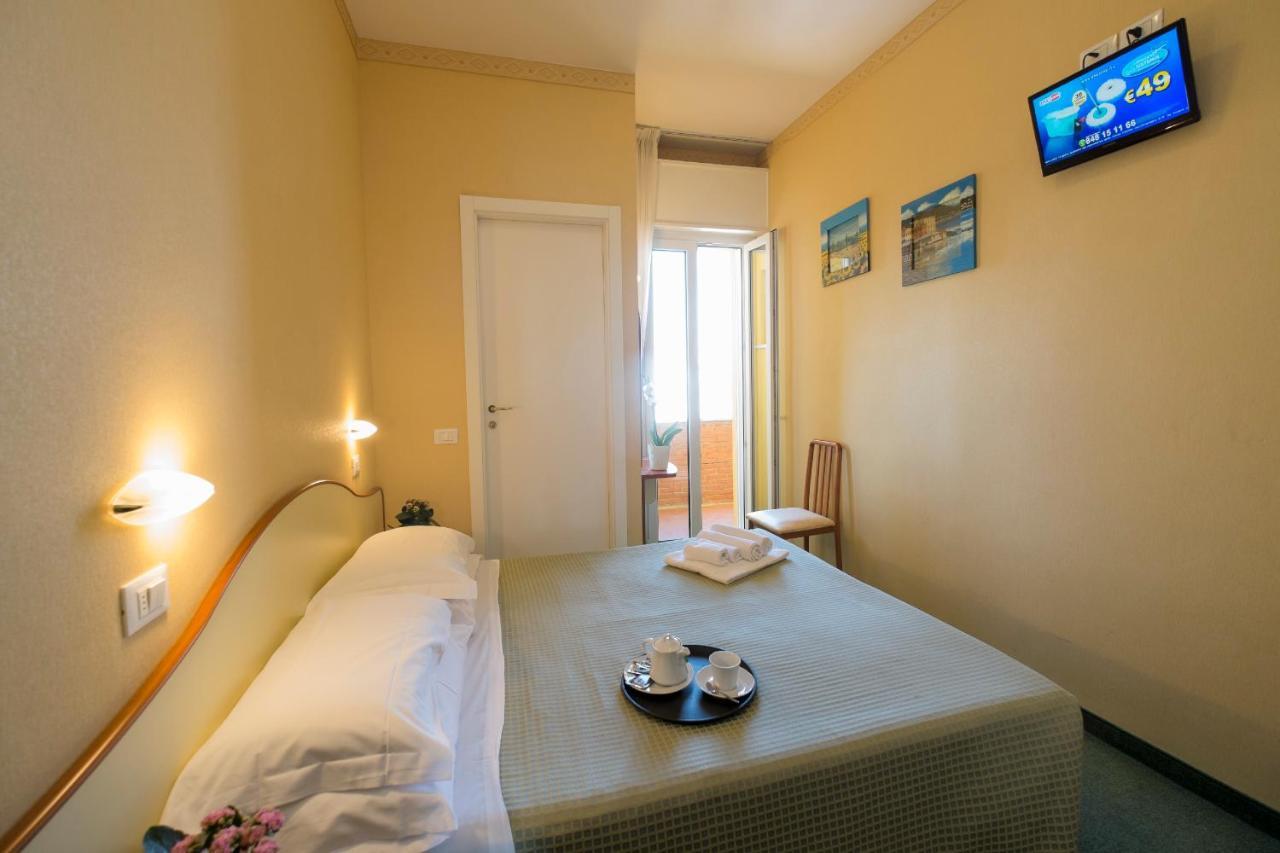 Hotel Crosal Rimini Exterior photo