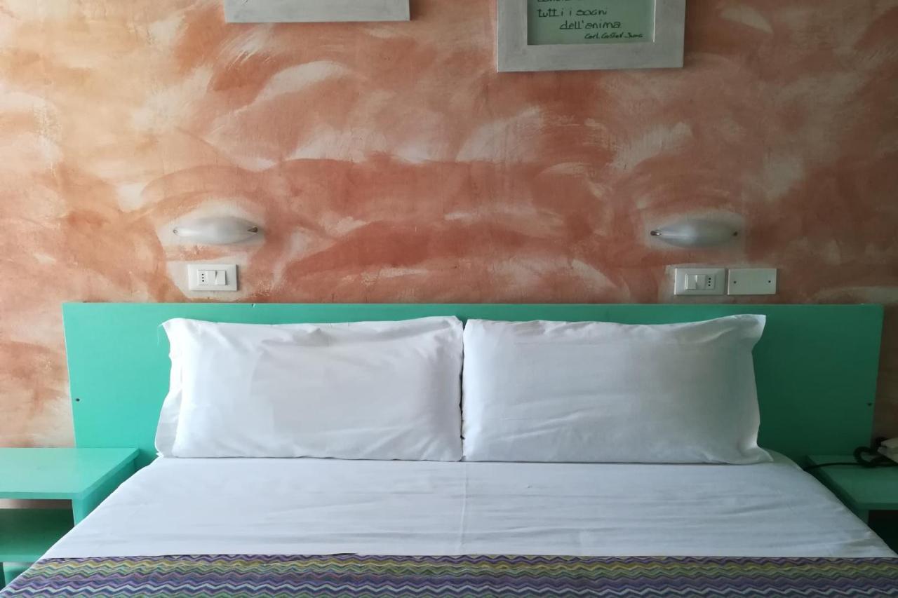 Hotel Crosal Rimini Exterior photo